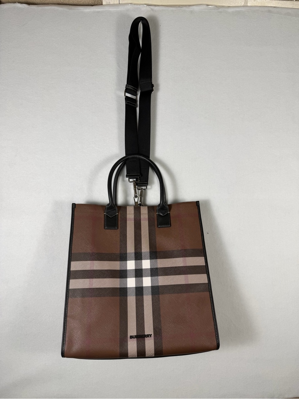 Burberry Denny Tote Bag in Dark Birch Brown Detachable Strap , Books, Carry- on